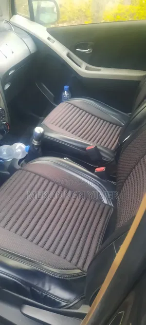 Toyota Yaris 2011 Gray