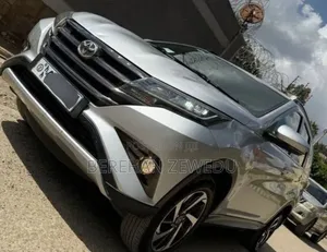 Toyota Rush 2022 Silver