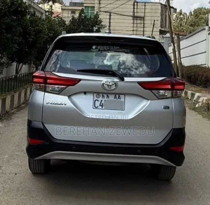 Toyota Rush 2022 Silver