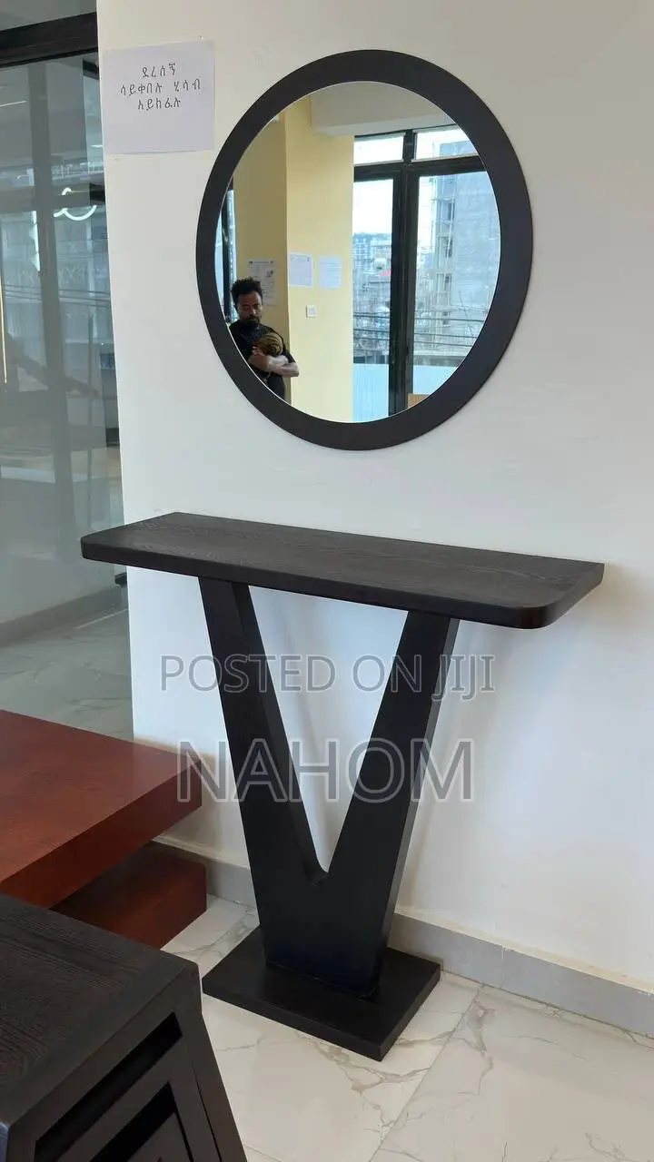 Premium Consule Table