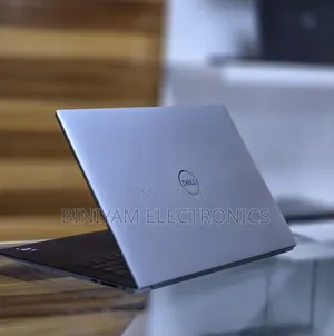 New Laptop Dell Precision 17 M7710 16GB Intel Core i9 SSD 512GB