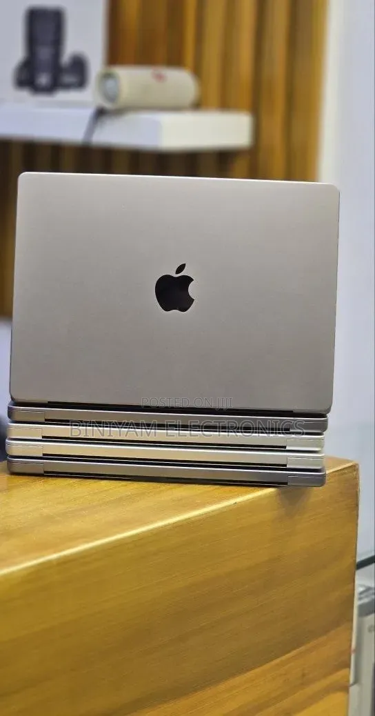 New Laptop Apple MacBook Pro 2021 M1 16GB Apple M1 Pro SSD 512GB