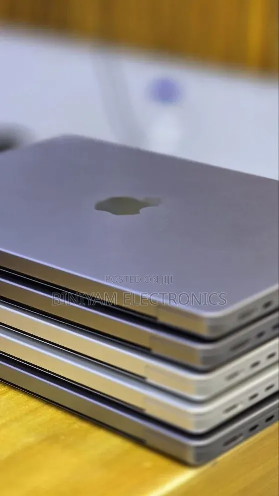 New Laptop Apple MacBook Pro 2021 M1 16GB Apple M1 Pro SSD 512GB