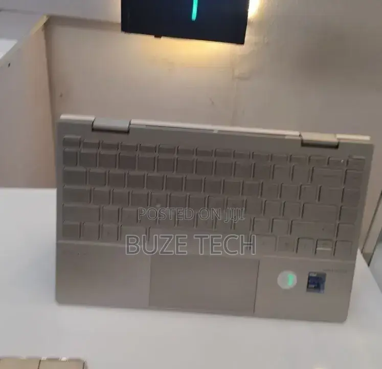 New Laptop HP Envy x360 8GB Intel Core i7 SSD 512GB