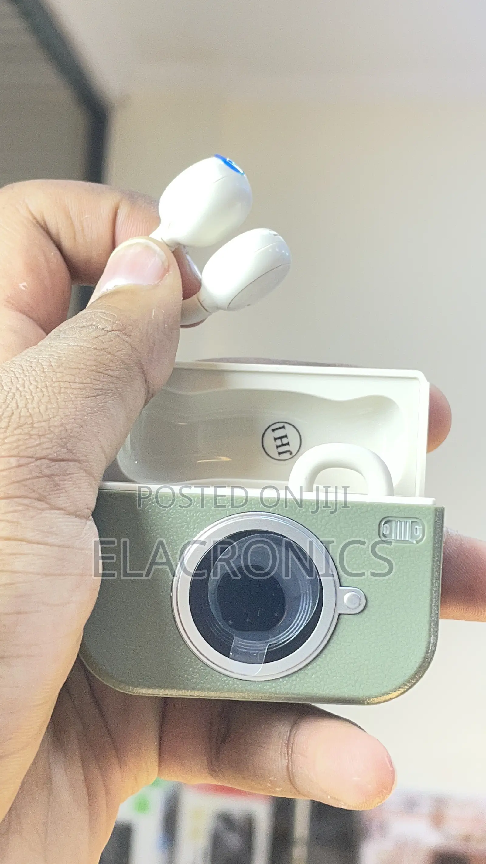 Q87 Sports Wireless Earbuds (Clip-On)⁠