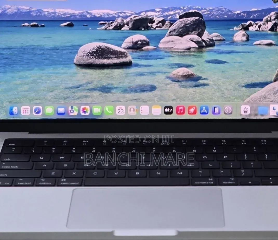 New Laptop Apple MacBook Pro 2025 M5 16GB Intel Core i5 SSD 512GB