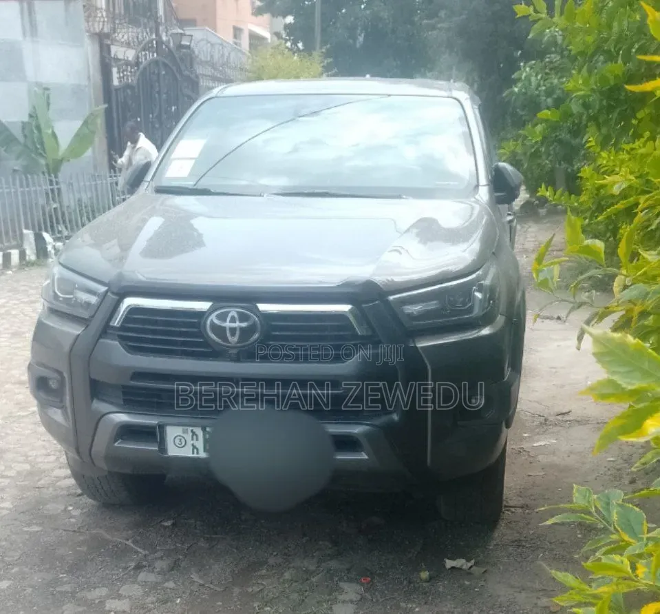 Toyota Hilux 2022 Gray