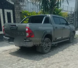 Toyota Hilux 2022 Gray