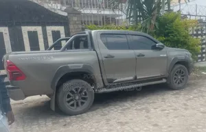 Toyota Hilux 2022 Gray