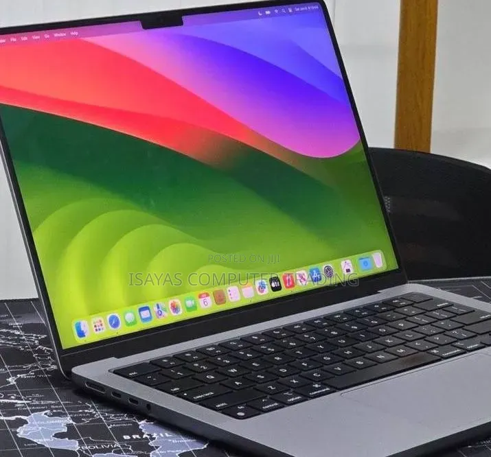 New Laptop Apple MacBook Pro 2024 M3 8GB Apple M3 Pro SSD 512GB