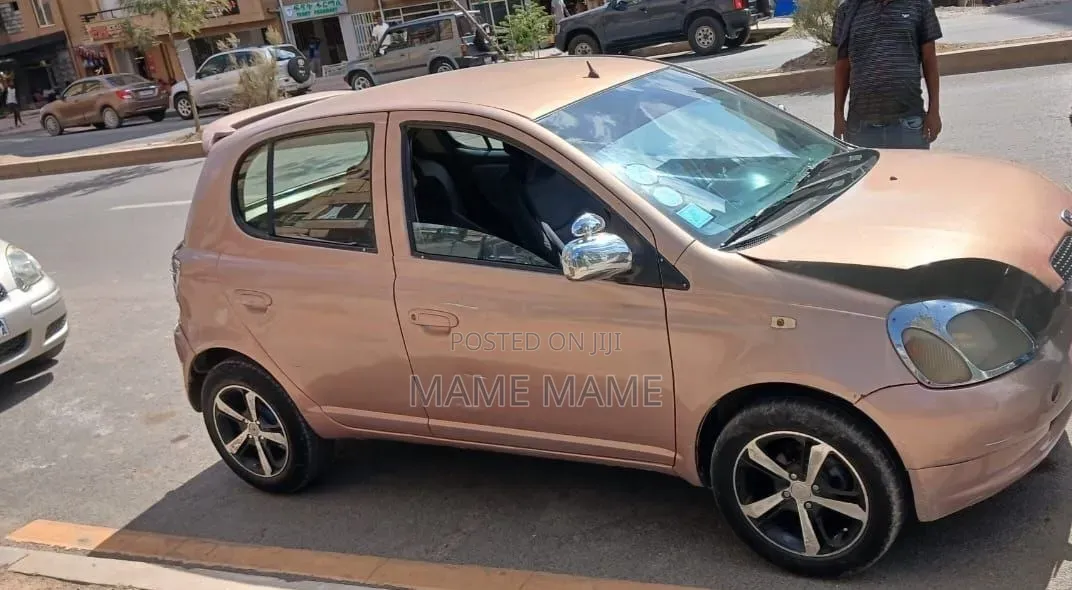 Toyota Vitz 1999 Silver