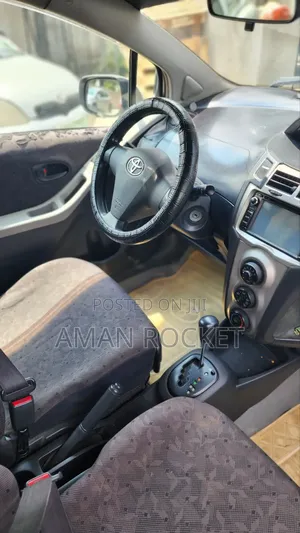 Toyota Yaris 2010 Silver