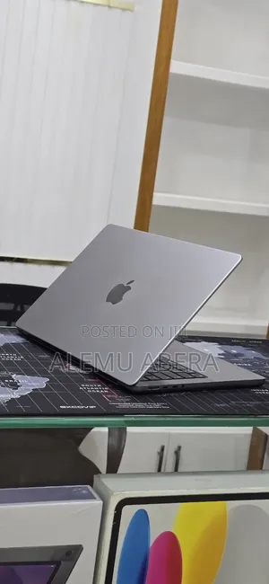 New Laptop Apple MacBook Pro 2021 M1 32GB Apple M1 Pro SSD 512GB