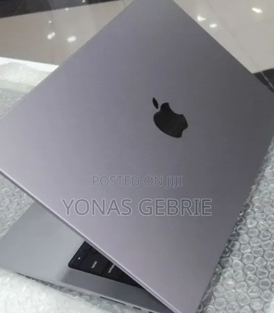 New Laptop Apple MacBook 32GB Apple M1 Pro SSD 512GB
