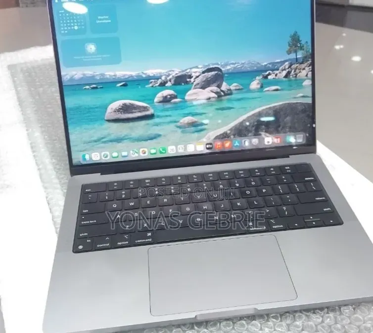 New Laptop Apple MacBook 32GB Apple M1 Pro SSD 512GB