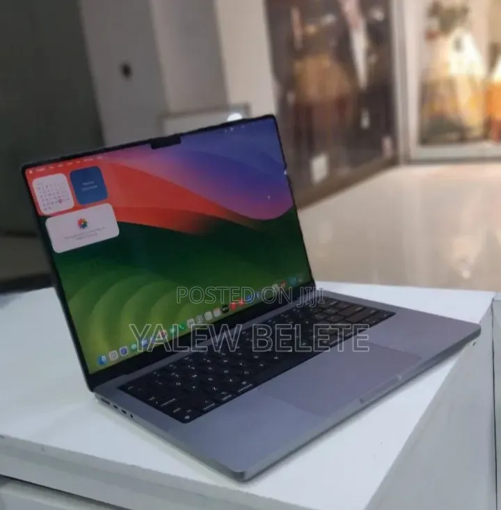 New Laptop Apple MacBook Pro 2021 M1 32GB Apple M1 Pro SSD 512GB