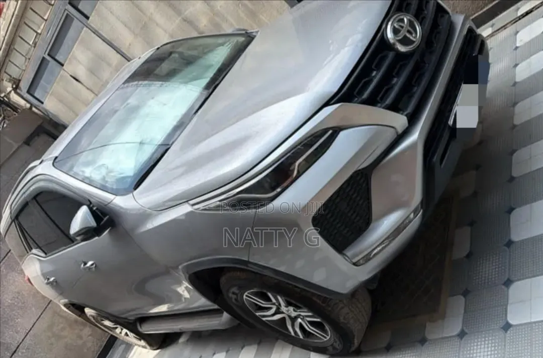 Toyota Fortuner 2022 Silver