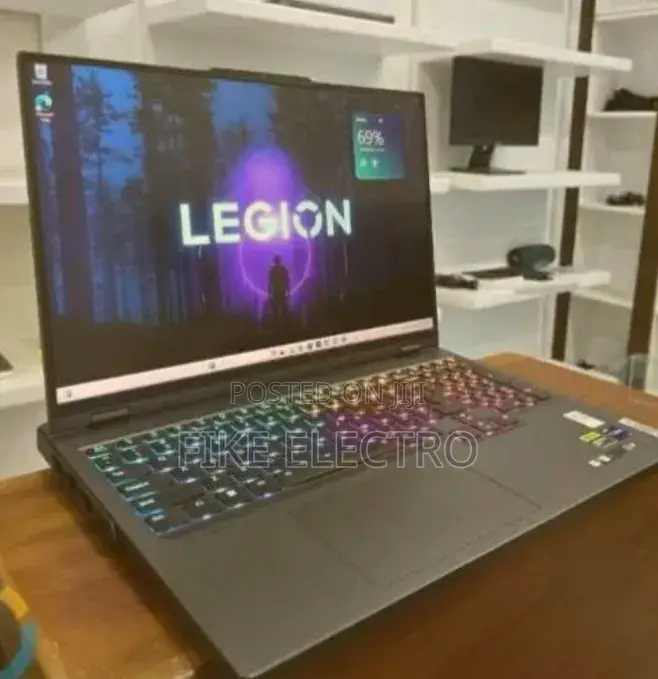 New Laptop Lenovo Legion Pro 7 32GB Intel Core i9 SSD 2T