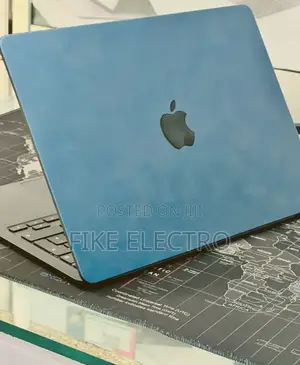 New Laptop Apple MacBook Air 2022 M2 16GB Apple M2 SSD 512GB
