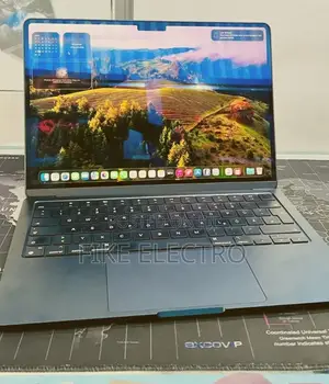 New Laptop Apple MacBook Air 2022 M2 16GB Apple M2 SSD 512GB