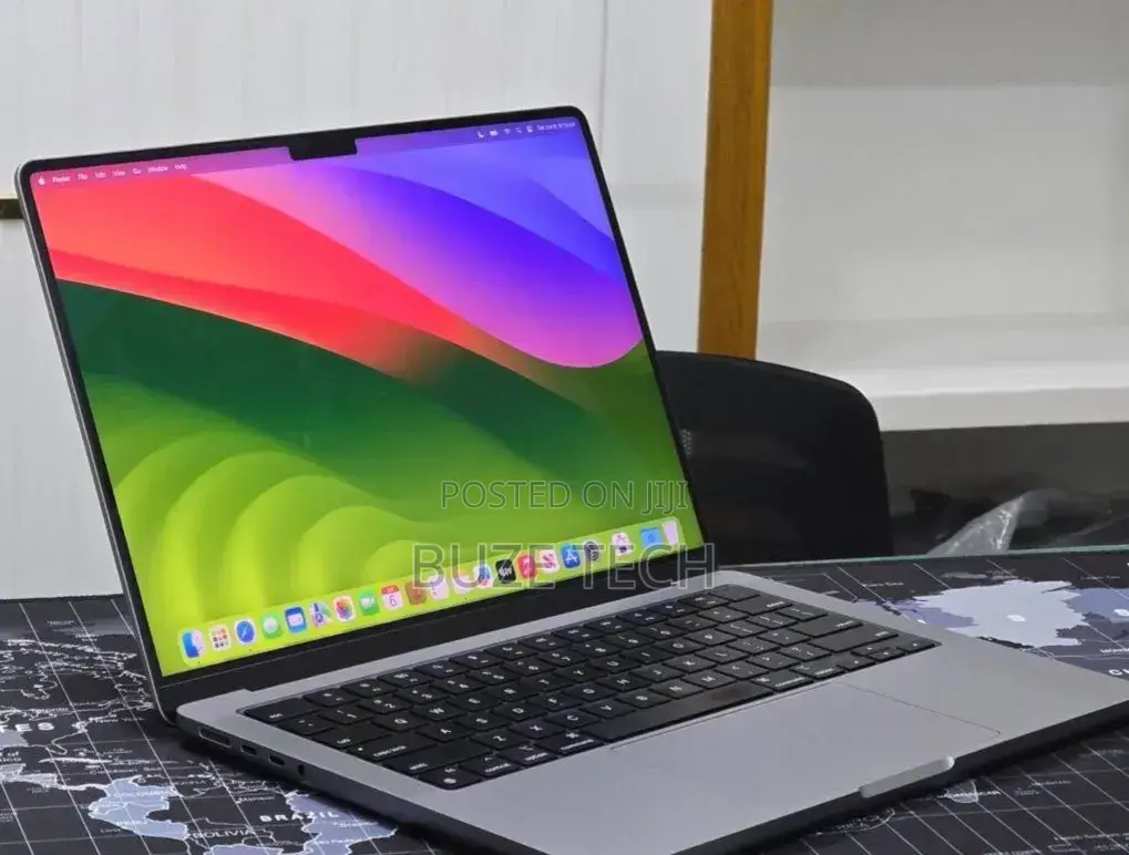 New Laptop Apple MacBook Pro 2023 M3 8GB Apple M3 Pro SSD 512GB