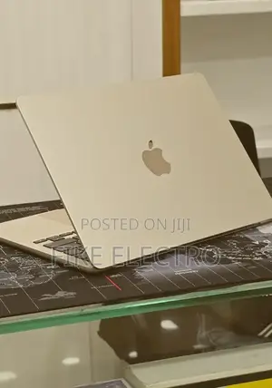 New Laptop Apple MacBook Air 2022 M2 16GB Apple M2 SSD 256GB