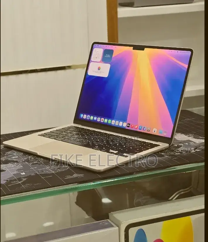 New Laptop Apple MacBook Air 2022 M2 16GB Apple M2 SSD 256GB