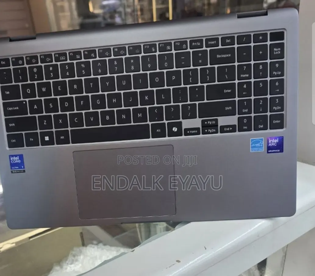 New Laptop Samsung 16GB Intel Core Ultra 7 SSD 512GB