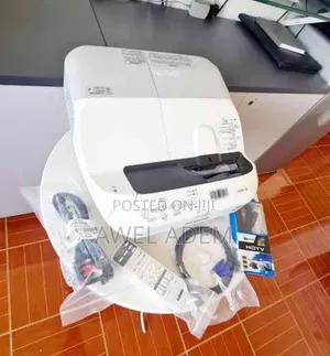 Epson Powerlite 685w 3lcd Full Hd Home Cinema Projector 3,500 Lumen