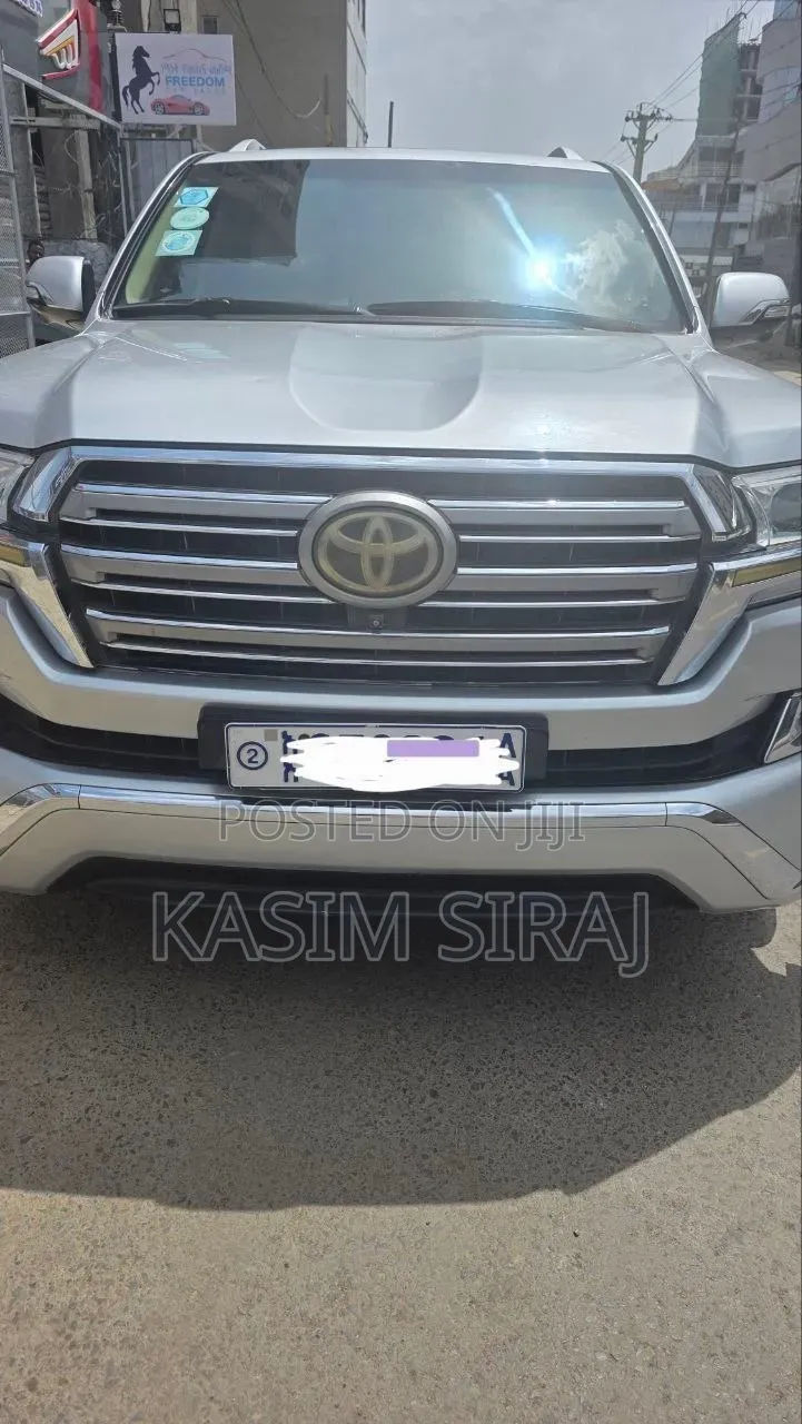 Toyota Land Cruiser 2017 Silver