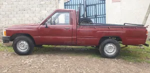 Toyota Hilux 1985 Red