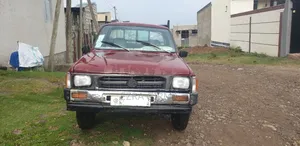 Toyota Hilux 1985 Red