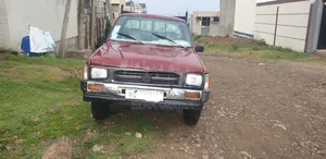 Toyota Hilux 1985 Red
