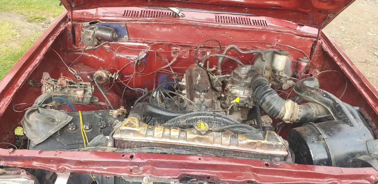 Toyota Hilux 1985 Red