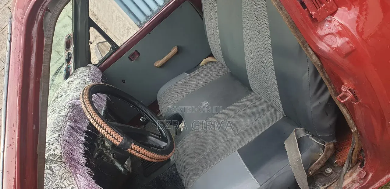 Toyota Hilux 1985 Red