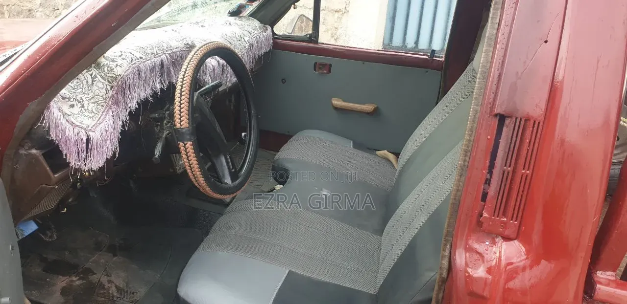 Toyota Hilux 1985 Red