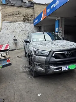Toyota Hilux 2021 Gold