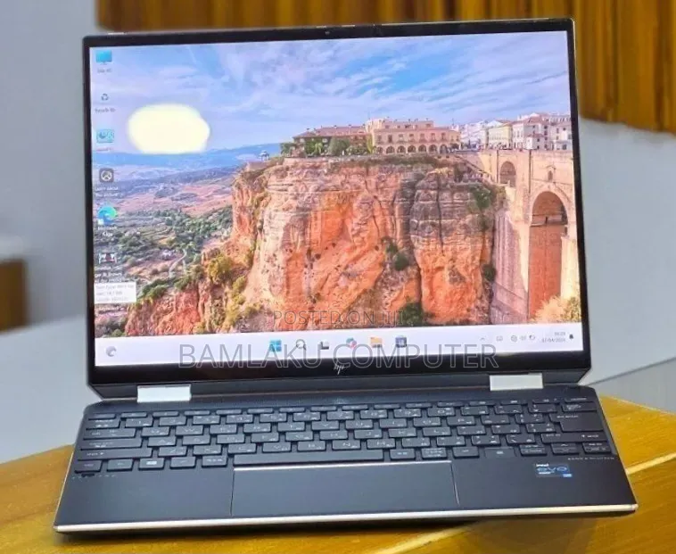 New Laptop HP Spectre 16GB Intel Core i7 SSD 1T