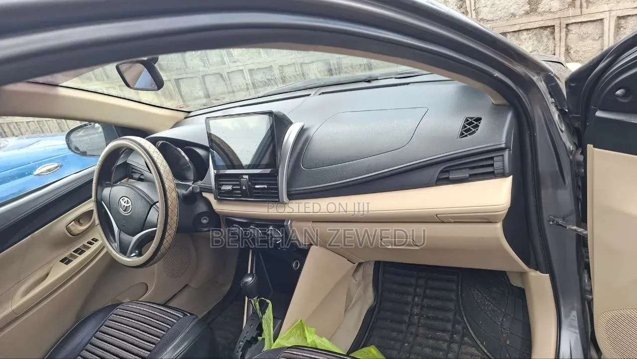 Toyota Yaris 2015 Gray
