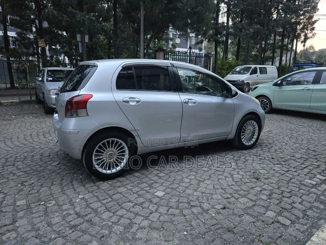 Toyota Yaris 2010 Silver