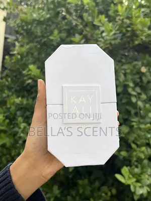 Kayali Vanilla Candy Rock Sugar