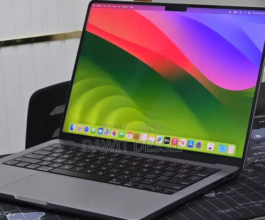 New Laptop Apple MacBook Pro 2023 M3 8GB Apple M3 Pro SSD 512GB