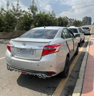 Toyota Yaris 2015 Silver
