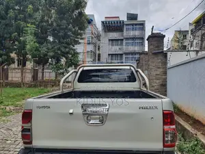 Toyota Hilux 2014 Silver