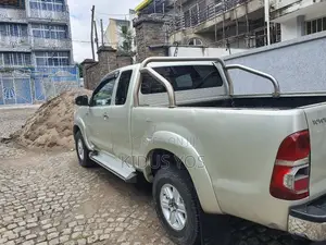 Toyota Hilux 2014 Silver