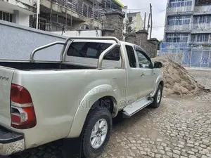 Toyota Hilux 2014 Silver