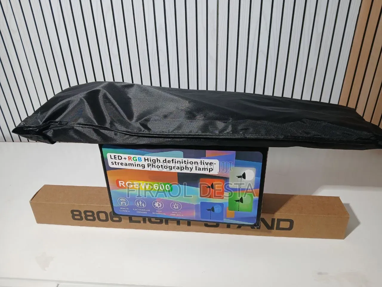 RGBW 600 Video Light + Softbox + Light Stand