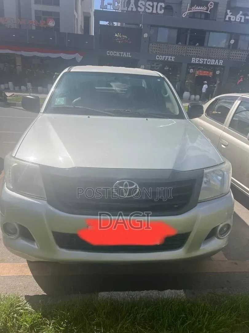 Toyota Hilux 2012 Silver