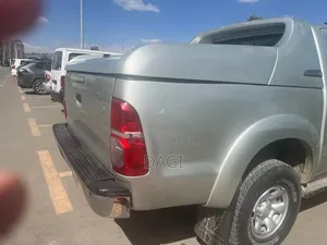 Toyota Hilux 2012 Silver