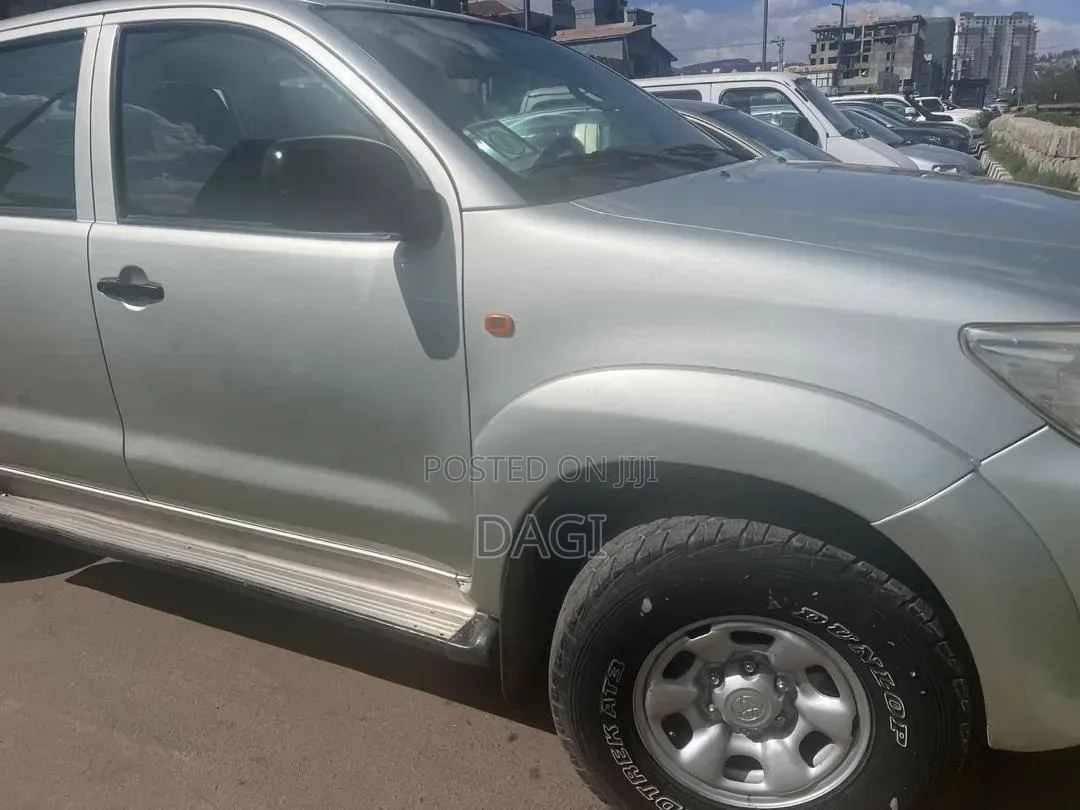 Toyota Hilux 2012 Silver